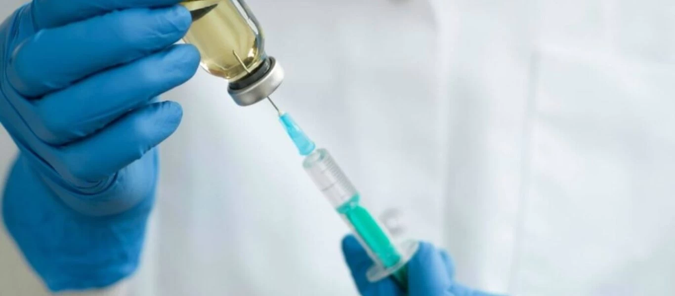 Θεσσαλονίκη: Αφέθηκε ελεύθερη η 81χρονη που έκλεψε φιαλίδιο της Pfizer